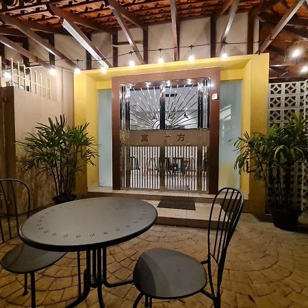 Mg Casa Inn - Mutiara Gurney George Town Exteriör bild
